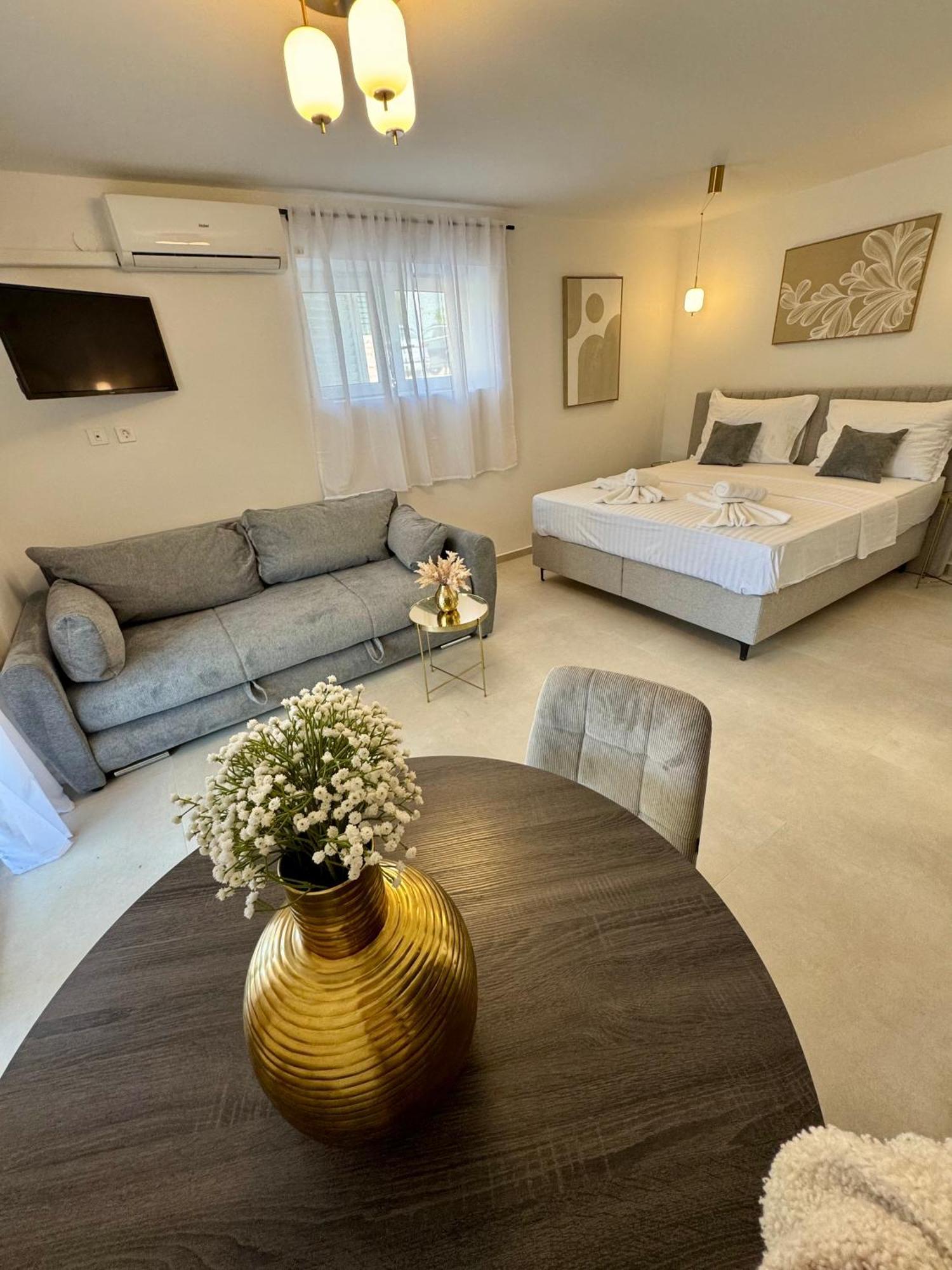 Apartments Toma โนวาลยา ภายนอก รูปภาพ