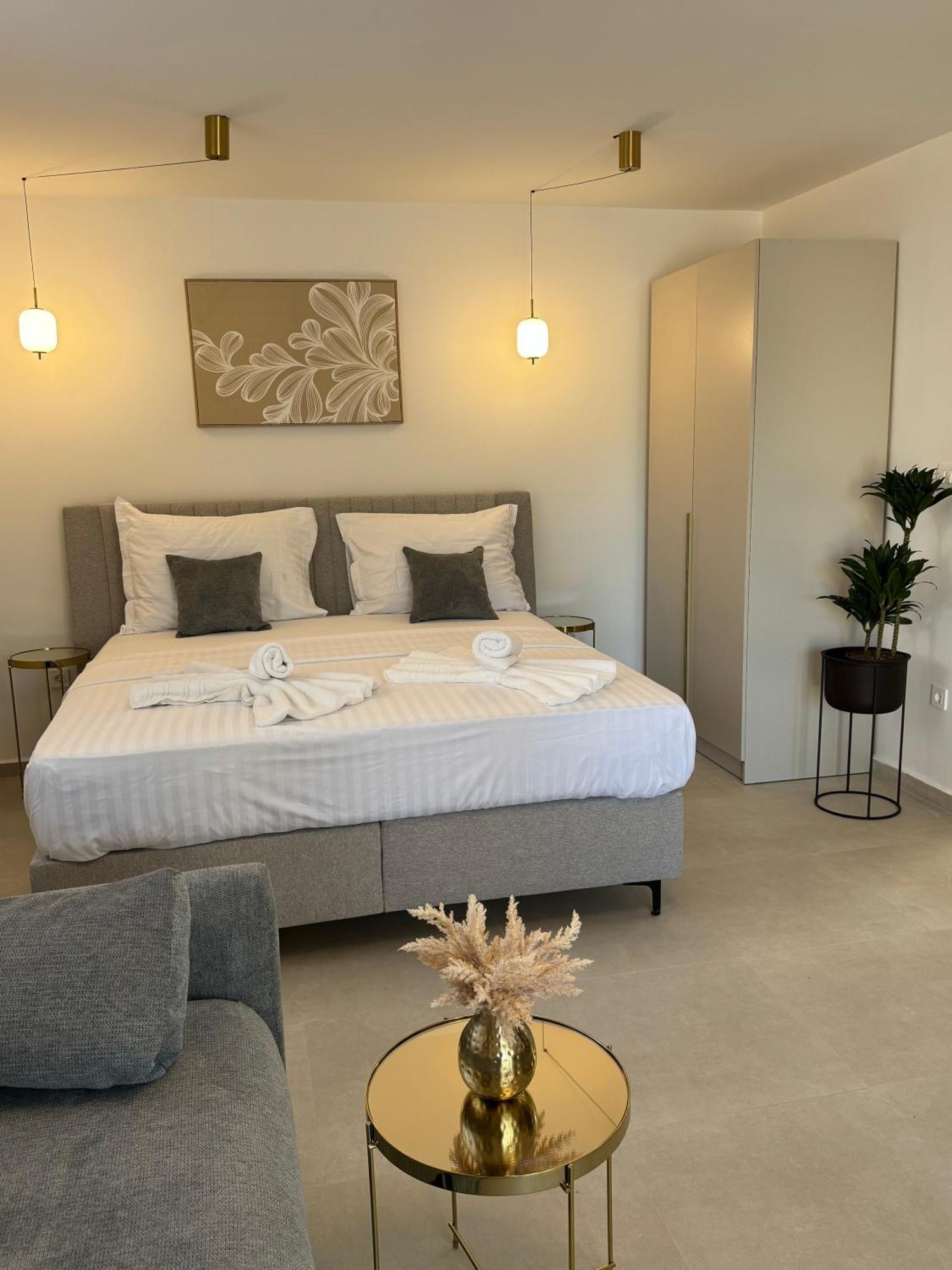 Apartments Toma โนวาลยา ภายนอก รูปภาพ