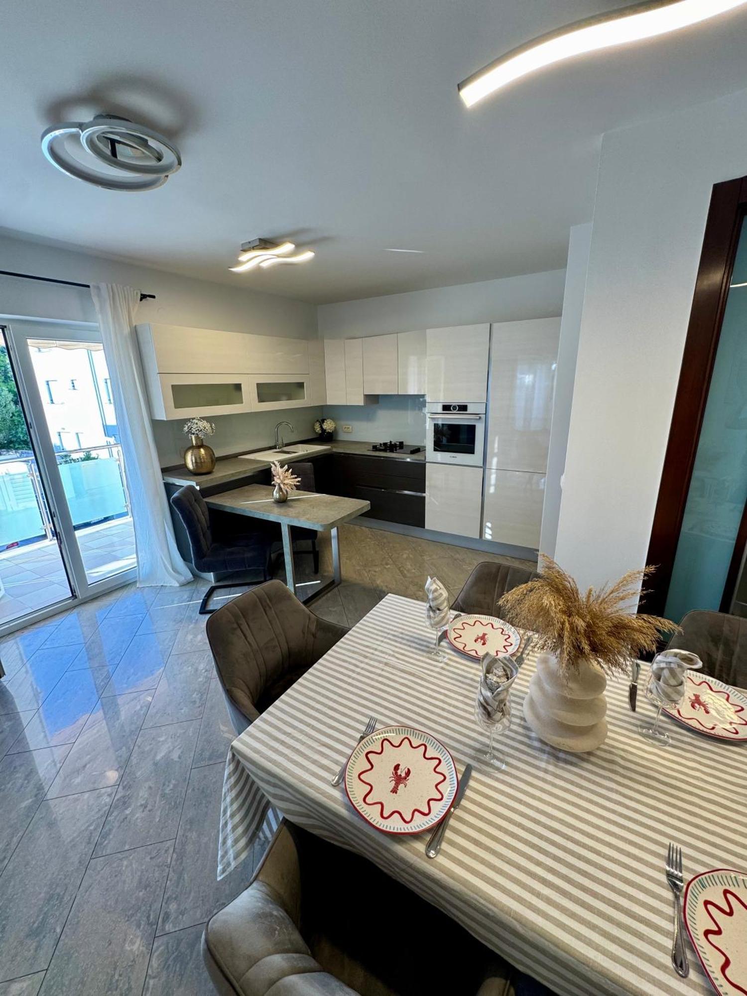 Apartments Toma โนวาลยา ภายนอก รูปภาพ